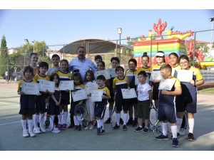 Yaz Spor Okulları Öğrencileri Sertifikalarını Aldı