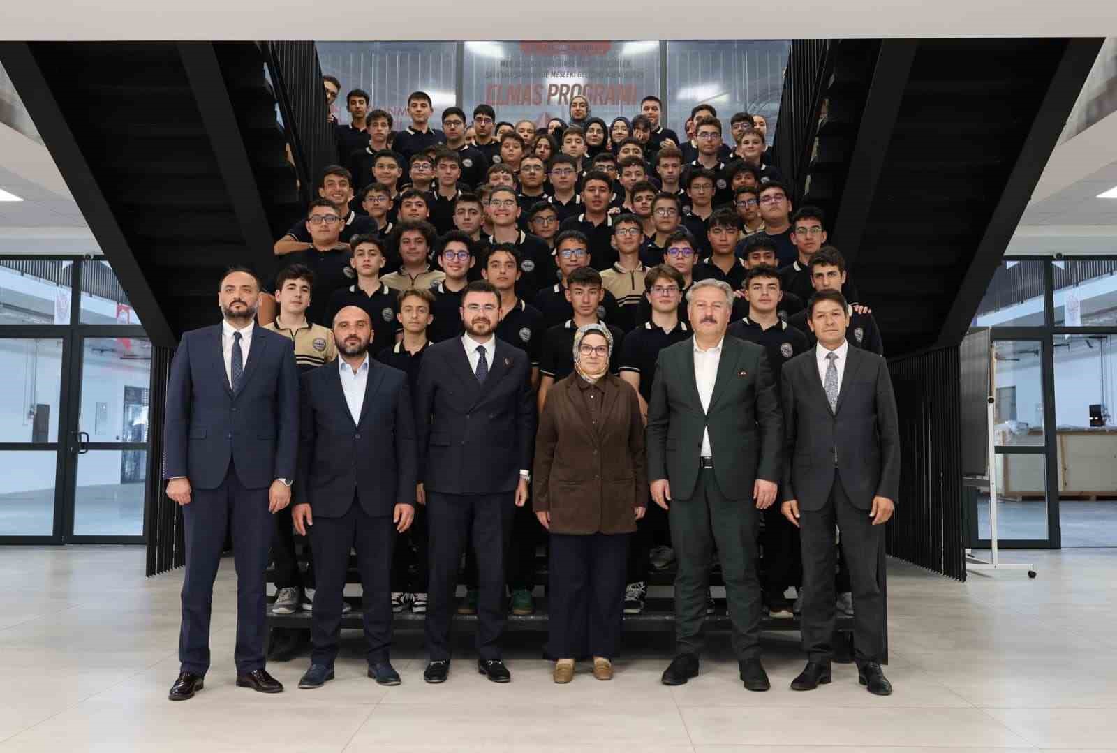 milletvekili-ayse-bohurler-havacilik-lisesi-ogrencilerine-tecrubelerini-aktardi