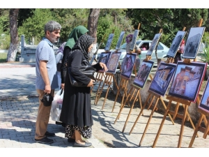 Mezarlıkta ’Ağlayan Evler’ Fotoğraf Sergisi