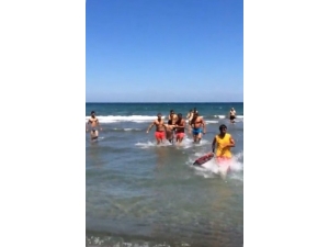 Denize Giren Asker, Boğulmaktan Son Anda Kurtarıldı