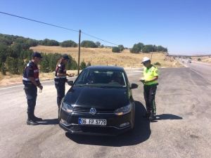 Emniyet Genel Müdürü Aktaş, Sürücülere Şeker İkram Etti