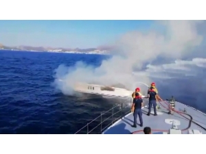 Motor Yat Bir Anda Alev Aldı, 6 Kişi Canını Zor Kurtardı