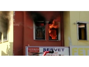 Şarjda Unutulan Cep Telefonu Yangın Çıkardı