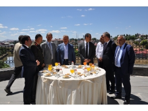 Kars’ta Protokol Bayramlaştı