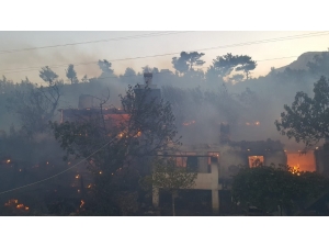 Manavgat İlçesi Bayrama İki Büyük Yangınla Girdi