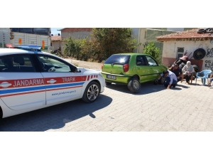 Jandarma Trafik Ekipleri Yolda Kalan Araçlara Yardım Etti
