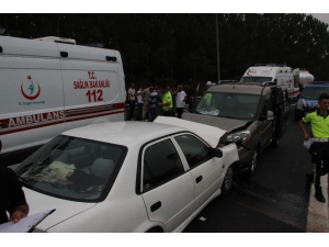 Tem’de Otomobiller Kafa Kafaya Çarpıştı: 8 Yaralı