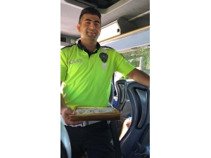 Yolcu Otobüsünü Durduran Polisler Bakın Ne Yaptı