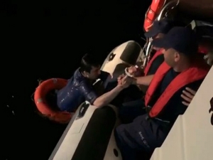 Üsküdar’da Denize Atlayan Vatandaşın Kurtarılma Anı Kamerada