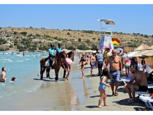Atlı Jandarma Ekibi Çeşme Plajlarında Göreve Başladı