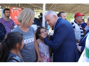 Binali Yıldırım Bayramını Selzedelerle Geçirdi