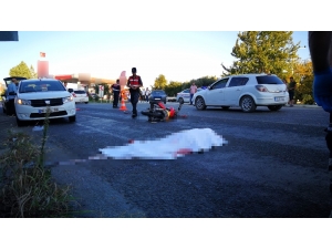 Kamyona Çarpan Kasksız Motosikletli Hayatını Kaybetti