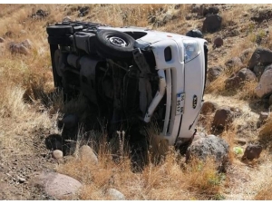 Tunceli’de Pikap Şarampole Yuvarlandı; 2 Yaralı