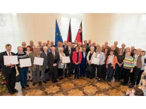 Almanya’da Yardımsever Türklere ’Eyalet Liyakat Nişanı’ Verildi