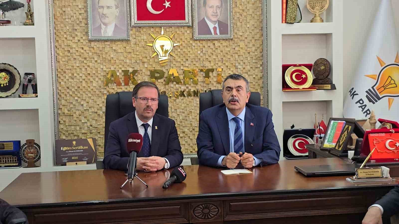 bakan-tekin-derslik-basina-dusen-ogrenci-sayisi-turkiye-genelinde-20-li-rakamlara-dustu