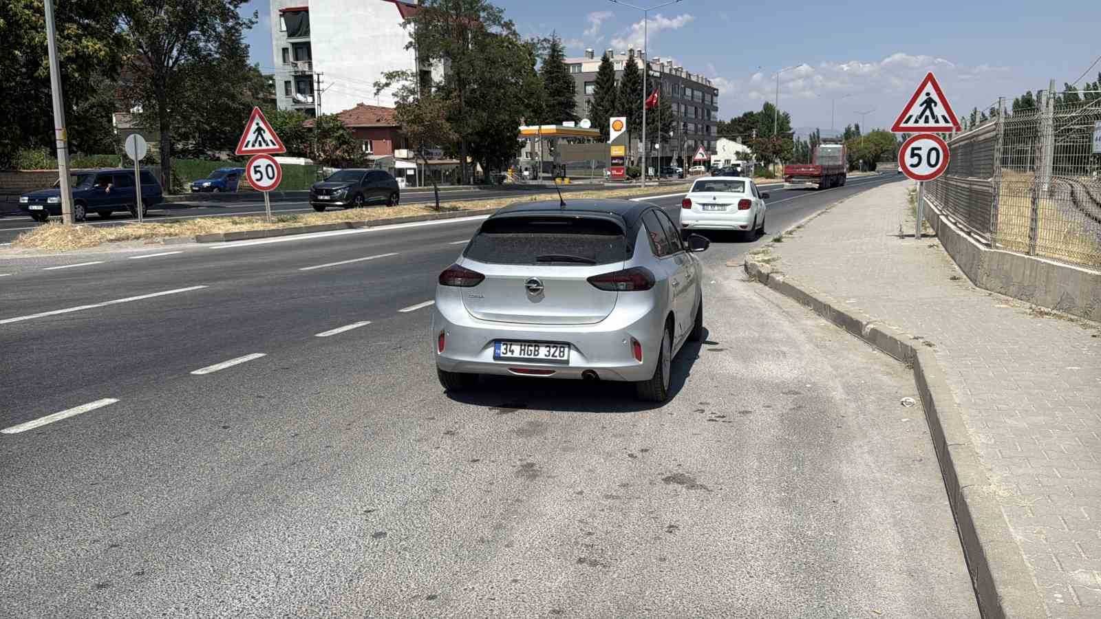 iki-aracin-carpistigi-kaza-sonrasi-polise-zorluk-cikaran-sahsa-islem-yapildi