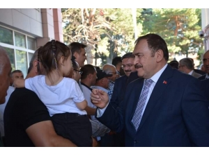 Ak Parti’li Eroğlu, Şuhut’ta Vatandaşlarla Bayramlaştı