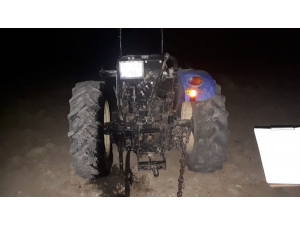 Tır İle Traktör Çarpıştı: 1 Yaralı