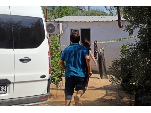 20 Yaşındaki Ablasını Boynuna Bıçak Saplayarak Öldürdü