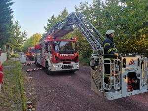 Yeni Aldıkları 20 Metrelik Vinçte Mahsur Kaldılar
