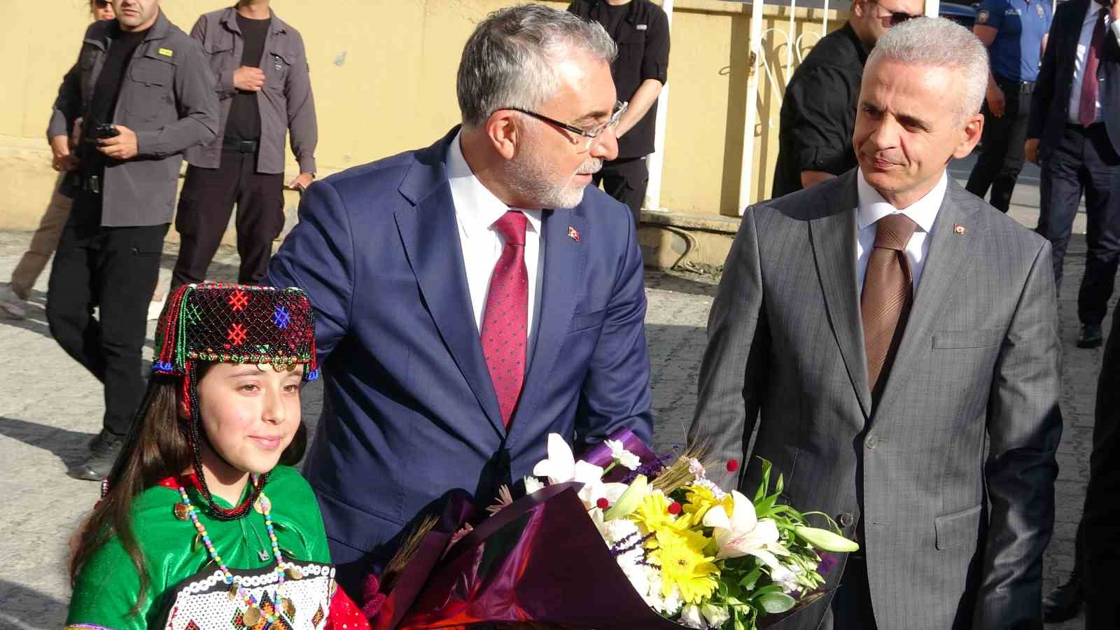 calisma-bakani-isikhan-ardahan-da