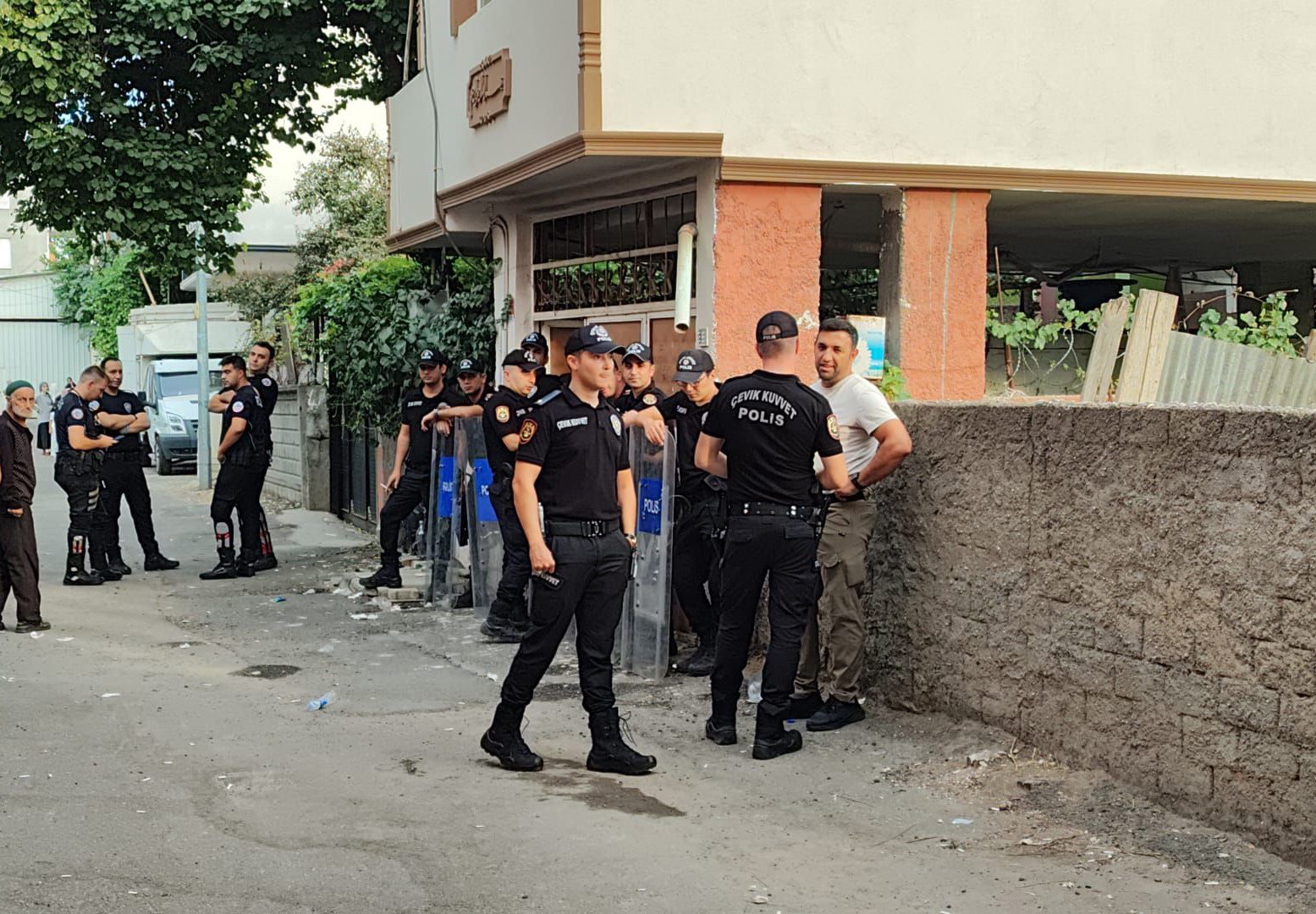 batman-da-annesini-oldurdugu-iddia-edilen-supheli-tutuklandi