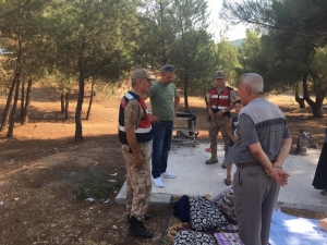 Jandarma Mesire Alanındaki Vatandaşları Uyardı