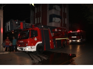 Eski Hastanenin Deposu Ve Terzihanesi Kül Oldu