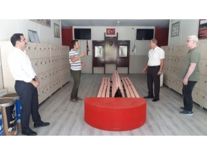 Bu Okula Ayakkabısız Girilecek