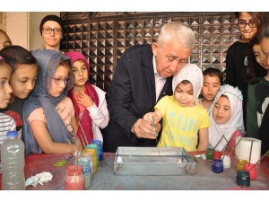 Emekli Astsubayın Ebru Ve Hat Sanatını Öğretme Çabası