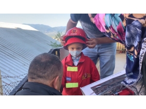 3 Yaşındaki Lösemi Hastası Ahmet’in İtfaiyecilik Hayali Gerçek Oldu