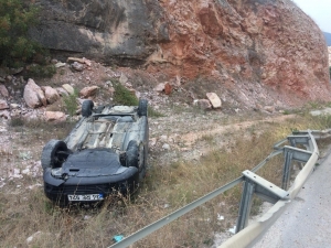 Virajı Alamayan Araç Yoldan Çıkarak Takla Attı; 1 Yaralı