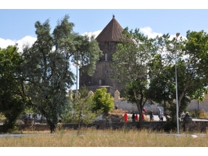 Kars’a Yerli Ve Yabancı Turistlerden Yoğun İlgi