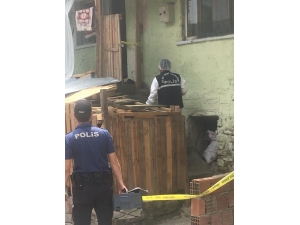 Üvey Babasını Silahla Yaraladı