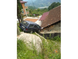 Çekicinin Halatı Koptu, Aracının Altında Kaldı