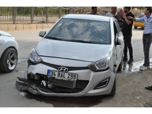 Yüksekova’da Maddi Hasarlı Kaza