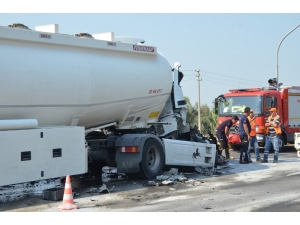 Akaryakıt Tankeri Tıra Çarptı, Faciaya Ramak Kaldı