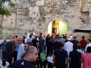 İsrail Askerleri Mescid-i Aksa’da 2 Filistinliyi Yaraladı