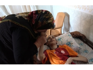 42 Yıldır Yaşamını 4 Engelli Çocuğuna Adayan Anne