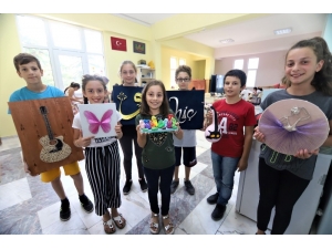 Taşlara Hayallerini Yansıtıyorlar