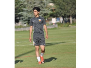 Kayserispor, Mehmet Eray’la Profesyonel Sözleşme İmzaladı