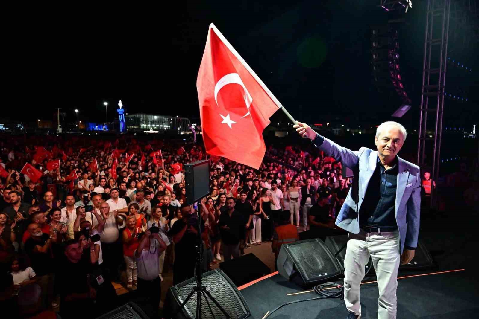 kepez-de-zafer-coskusu-binlerce-antalyali-dokumapark-ta-bulustu