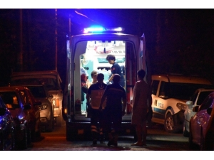 Evine Girerken Apartman Girişinde Bıçaklandı