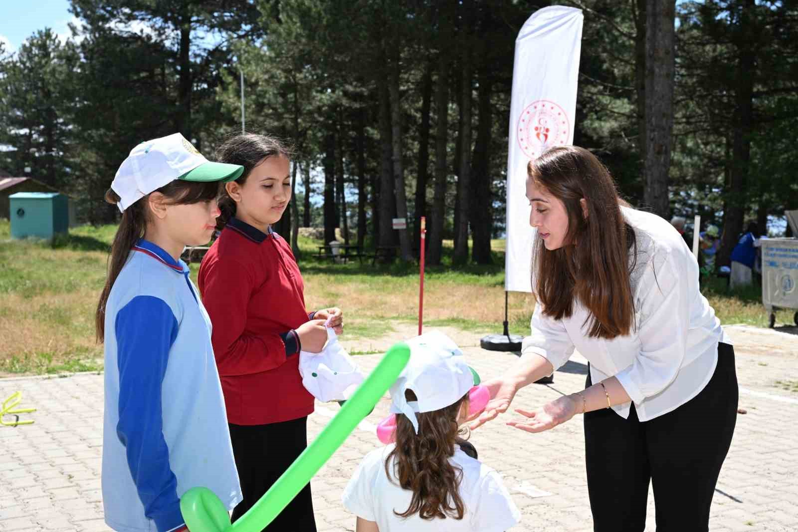 manisa-da-cocuklarin-ucurtma-senligi-nesesi
