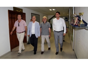 Chp’li Vekillerden Karaca’ya Hayırlı Olsun Ziyareti