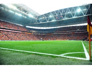 Galatasaray 52 Bin Taraftar İle Bir Adım Önde!