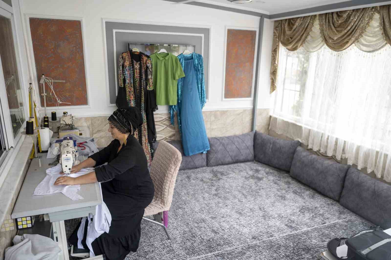 mersin-de-aldigi-egitimle-evinden-uretip-kazanmaya-basladi