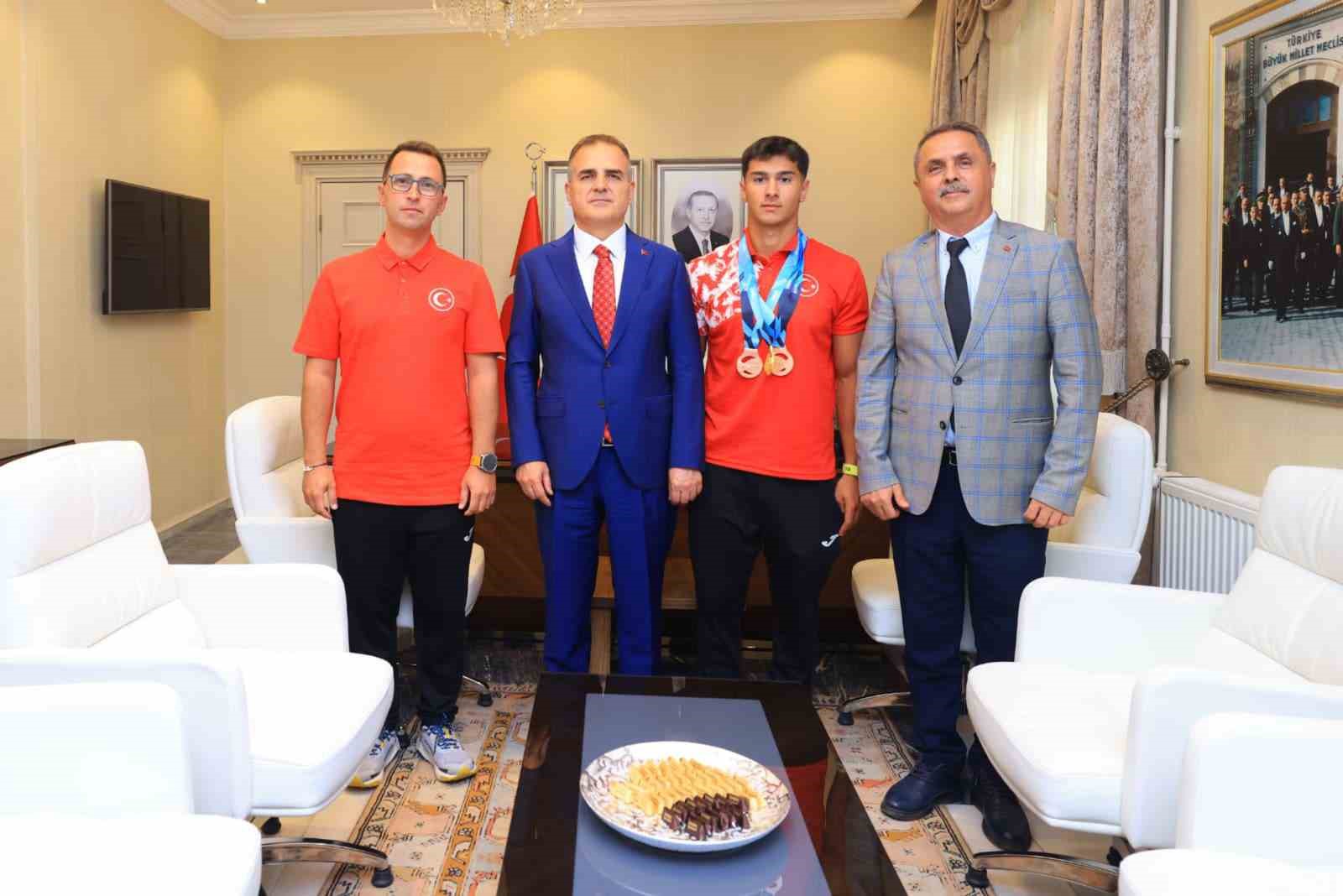 vali-akbiyik-dunya-sampiyonunu-agirladi