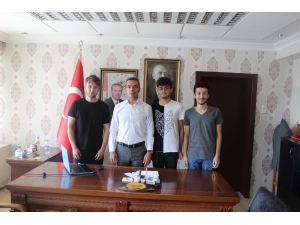 Üniversiteyi Kazanan Öğrencilerden Kaymakam Hasan Çiçek’e Teşekkür Ziyareti