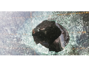 Havadan Düşen Yorgun Mermi Otomobilin Camına Zarar Verdi